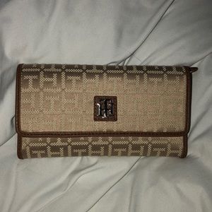 Tommy Hilfilger | Checkbook Wallet